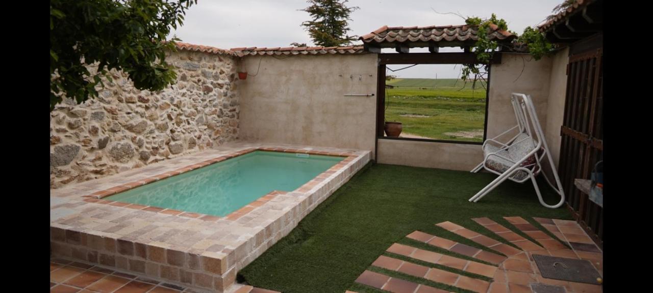 La Casa Del Buho Villa Santa Maria la Real de Nieva Luaran gambar